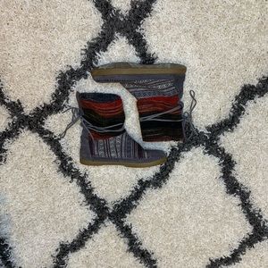 Toms women’s fuzzy booties